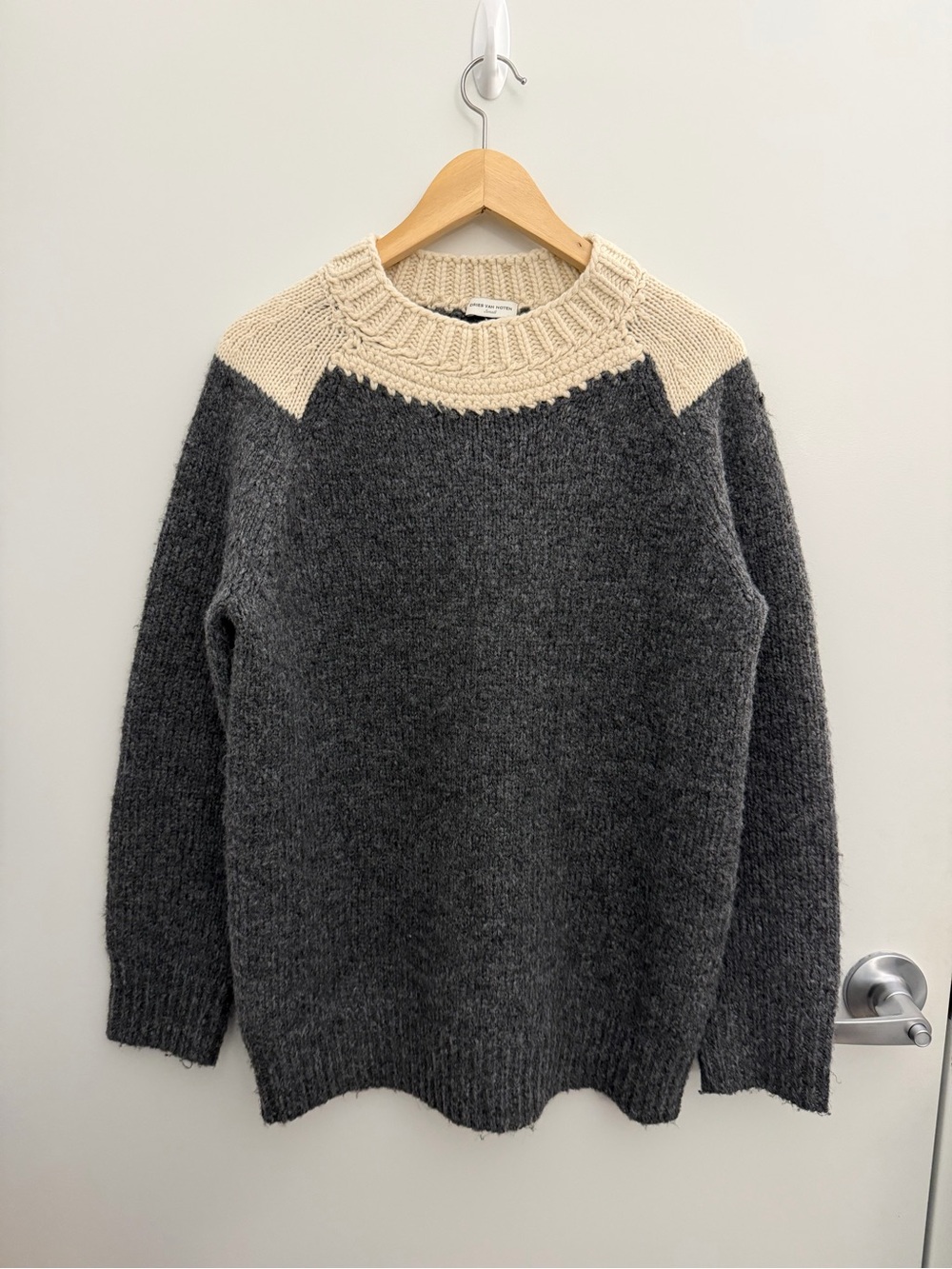 Dries Van Noten two-Tone Crewneck Wool Sweater in Charcoal and Cream Size S